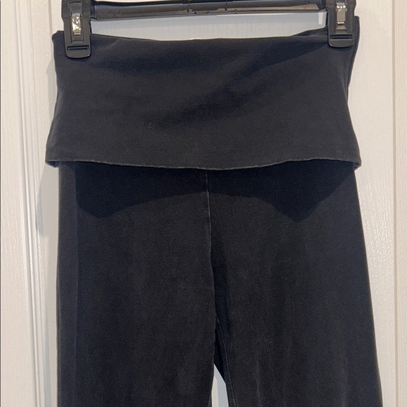 OFFLINE BY AERIE Fold Over High Rise Flare Pants Size Medium - Picture 4 of 9